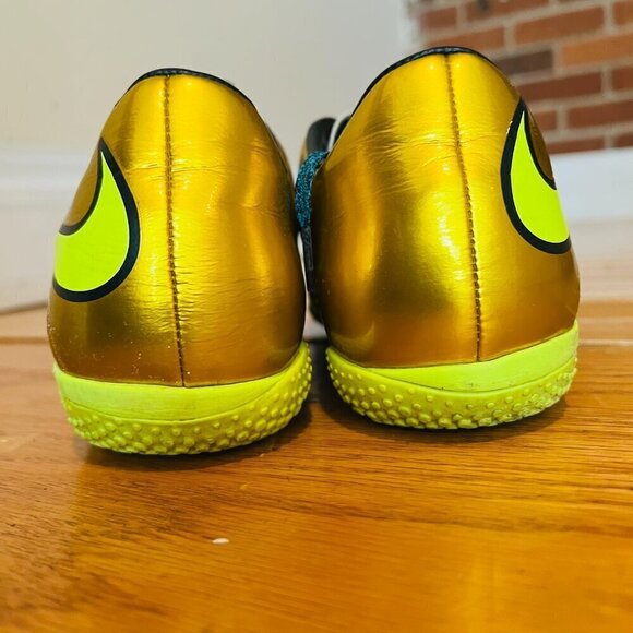 Athletic_Shoes